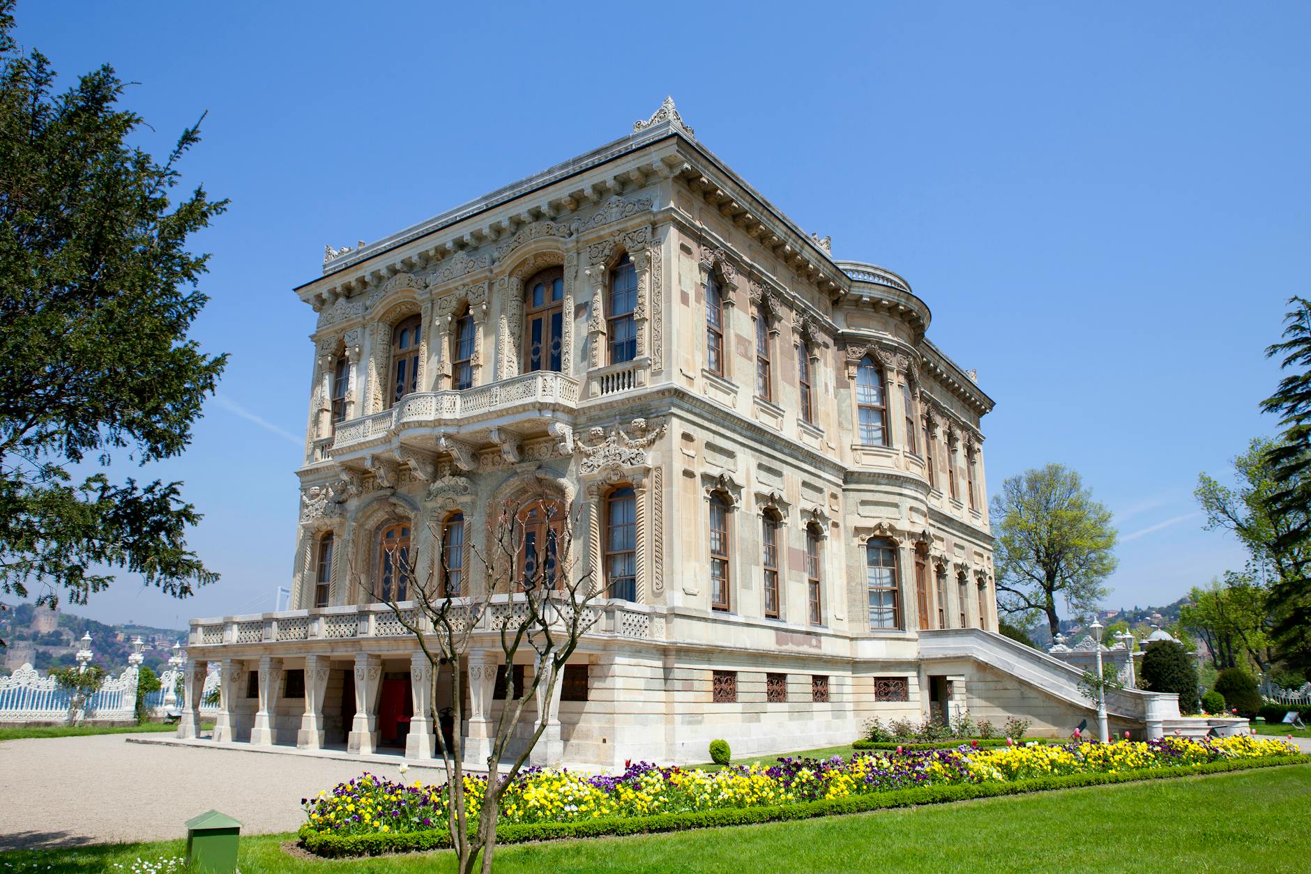 Exterior view of the ornate Küçüksu Pavilion displaying its intricate Rococo architectural details.