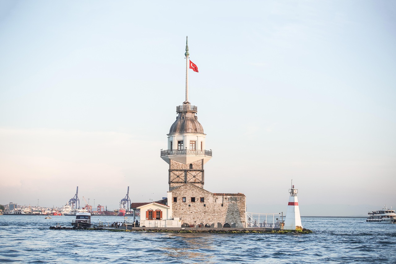 Istanbul city bike rentals and seaside cycling routes with 2026 prices and safety tips