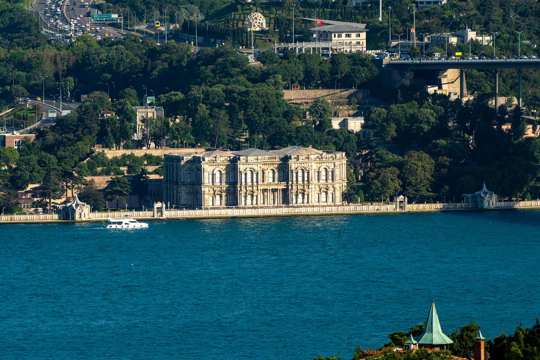 Beylerbeyi Palace Entry Tips and Bosphorus Ferry Routes to the Asian Side